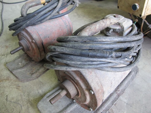 ขายมอเตอร์จี้ปูนใช้ไฟบ้าน220โวลท์ 2ตัวสวยๆสภาพดีมากครับ