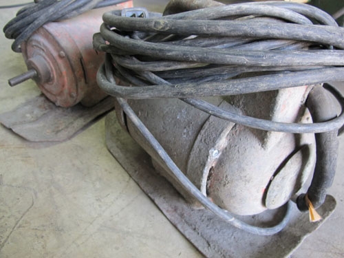 ขายมอเตอร์จี้ปูนใช้ไฟบ้าน220โวลท์ 2ตัวสวยๆสภาพดีมากครับ