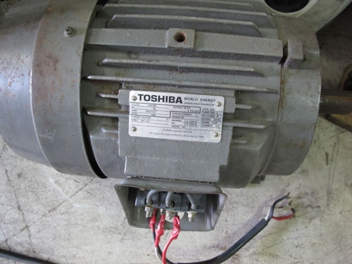 ขายมอเตอร์โตชิบ้า10แรงไฟ380โวลท์สวยๆ