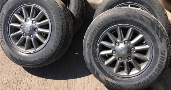 ขายล้อ ISUZU ขอบ15 12 ก้านพร้อมยาง 215/70/15