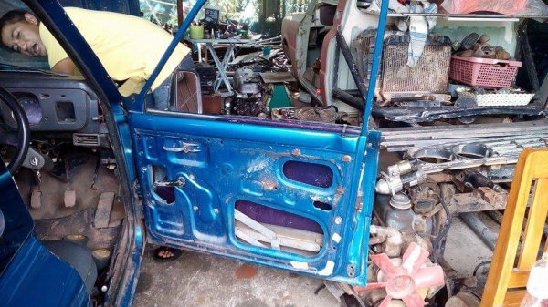 ขายเป็นอะไหล่มาสด้า 1300