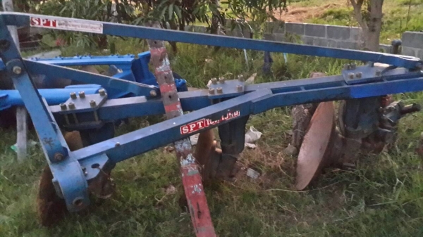 หางสามโคลงสี่สงวนพงษ์แทรกเตอร์