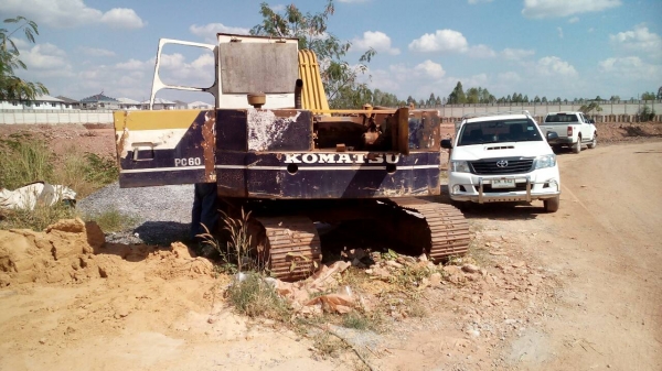 รถแบ๊คโฮ KOMATSU. PC 60-3. สภาพใช้งานได้ดี เครื่องดี ปั๊มดี ช่วงล่างดี สนใจติดต่อ 0835601591 หรือ 0903494058