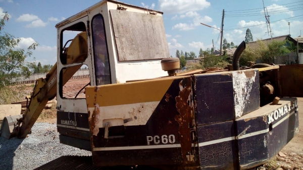 รถแบ๊คโฮ KOMATSU. PC 60-3. สภาพใช้งานได้ดี เครื่องดี ปั๊มดี ช่วงล่างดี สนใจติดต่อ 0835601591 หรือ 0903494058