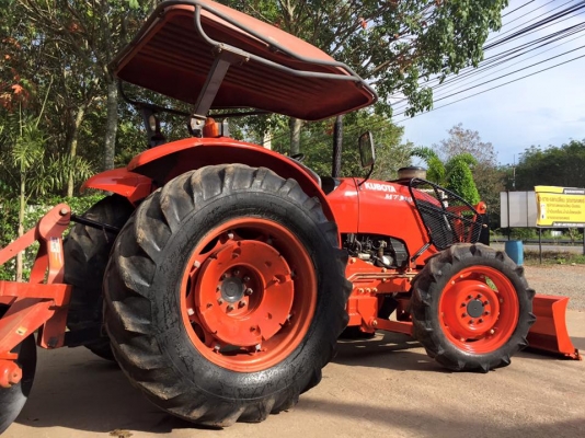 ขายรถไถ Kubota M7040 (4WD) พร้อมดันหน้า ผานพรวนช้าง รถสวย พร้อมใช้งานครับ