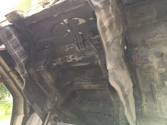 รถอีซูซุ 10 ล้อ หลังถนน FVM เปลื่ยนเครื่อง 195 แรงม้า. ปี 36.   สนใจติดต่อ  081 - 6079515