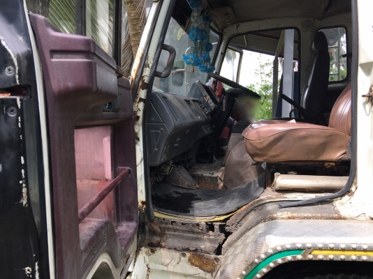 รถอีซูซุ 10 ล้อ หลังถนน FVM เปลื่ยนเครื่อง 195 แรงม้า. ปี 36.   สนใจติดต่อ  081 - 6079515