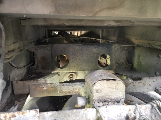 รถอีซูซุ 10 ล้อ หลังถนน FVM เปลื่ยนเครื่อง 195 แรงม้า. ปี 36.   สนใจติดต่อ  081 - 6079515