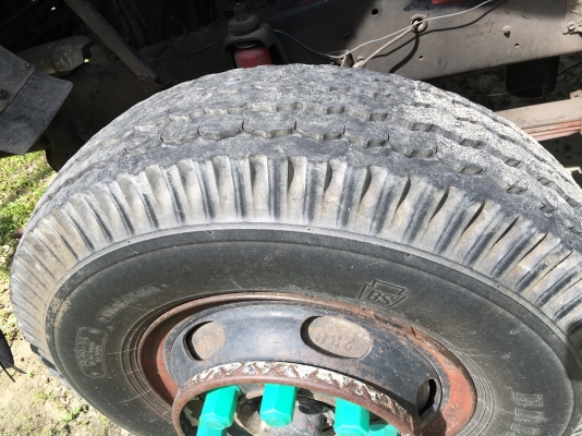 รถอีซูซุ 10 ล้อ หลังถนน FVM เปลื่ยนเครื่อง 195 แรงม้า. ปี 36.   สนใจติดต่อ  081 - 6079515