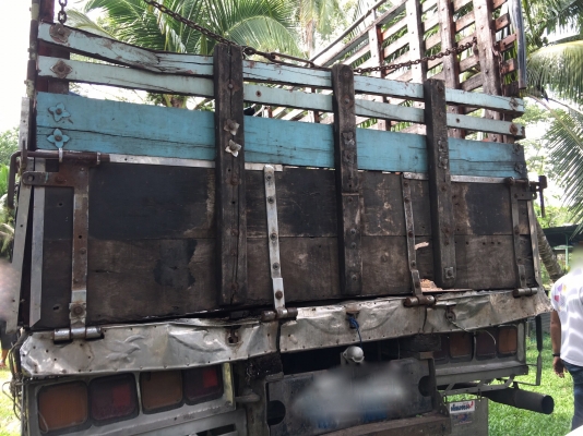 รถอีซูซุ 10 ล้อ หลังถนน FVM เปลื่ยนเครื่อง 195 แรงม้า. ปี 36.   สนใจติดต่อ  081 - 6079515