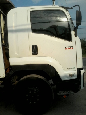 ขาย6ล้อFTR 240แรงม้ายูโร3จดปี55 ไมล์32900โลกระบะยาว7.60ม พร้อมหลังคา