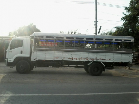 ขาย6ล้อFTR 240แรงม้ายูโร3จดปี55 ไมล์32900โลกระบะยาว7.60ม พร้อมหลังคา