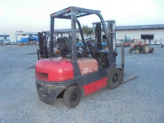 โฟล์คลิฟท์อีซูซุ 4jG2  ขนาด 2.5 ตัน เครื่องดีเซล สวย ราคาถูก