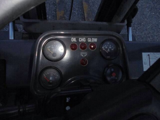 โฟล์คลิฟท์อีซูซุ 4jG2  ขนาด 2.5 ตัน เครื่องดีเซล สวย ราคาถูก