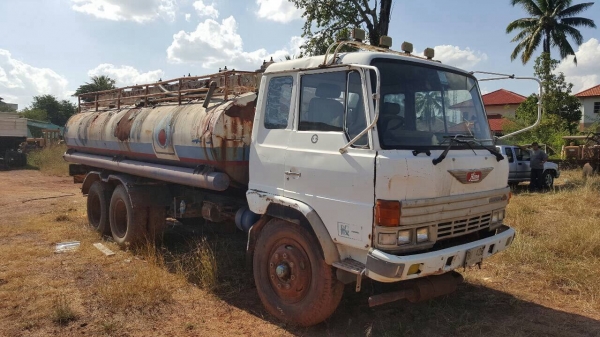 ขายรถน้ำมัน 10 ล้อ เพลาเดียว HINO KT925 เครื่อง HO7C 180 แรงม้า (ยังไม่ลงเล่มไม่มีใบคุมเครื่อง) เกียร์ HO คัสซีสวยตลอดเส้น ถัง 16,000 ลิตร 5 ห้อง โหลดล่าง ขายรถน้ำมัน 10 ล้อ เพลาเดียว HINO KT925 เครื่อง HO7C 180 แรงม้า (ยังไม่ลงเล่มไม่มีใบคุมเครื่อง) เกียร์ HO คัสซีสวยตลอดเส้น ถัง 16,000 ลิตร 5 ห้อง โหลดล่าง