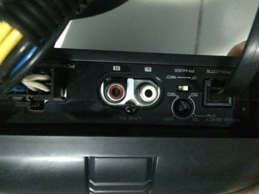 SUB BOXใต้เบาะ KENWOOD KSC-SW01 ตัวเล็กแต่แจ๋ว ดอก6.5นิ้ว เพาเวอร์ในตัว150W คราสD เสียงเบสแน่นมากๆๆ  มือ2 ญี่ปุ่น