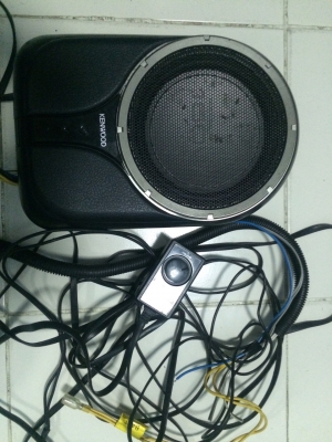 SUB BOXใต้เบาะ KENWOOD KSC-SW01 ตัวเล็กแต่แจ๋ว ดอก6.5นิ้ว เพาเวอร์ในตัว150W คราสD เสียงเบสแน่นมากๆๆ  มือ2 ญี่ปุ่น