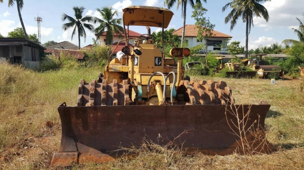 ขายรถบดล้อหนาม CAT 815 4X4 พร้อมใบมีดดัน เอกสารเล่มทะเบียนครบ รถพร้อมใช้ ราคาต่อรองได้ครับ