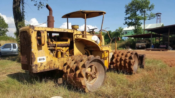 ขายรถบดล้อหนาม CAT 815 4X4 พร้อมใบมีดดัน เอกสารเล่มทะเบียนครบ รถพร้อมใช้ ราคาต่อรองได้ครับ