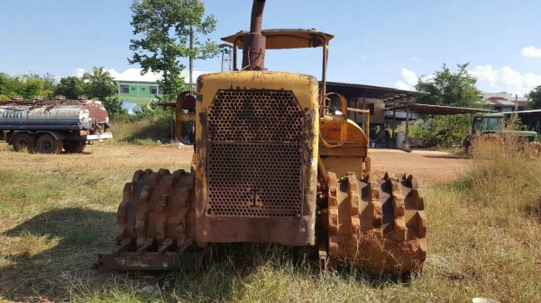 ขายรถบดล้อหนาม CAT 815 4X4 พร้อมใบมีดดัน เอกสารเล่มทะเบียนครบ รถพร้อมใช้ ราคาต่อรองได้ครับ