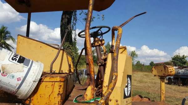 ขายรถบดล้อหนาม CAT 815 4X4 พร้อมใบมีดดัน เอกสารเล่มทะเบียนครบ รถพร้อมใช้ ราคาต่อรองได้ครับ