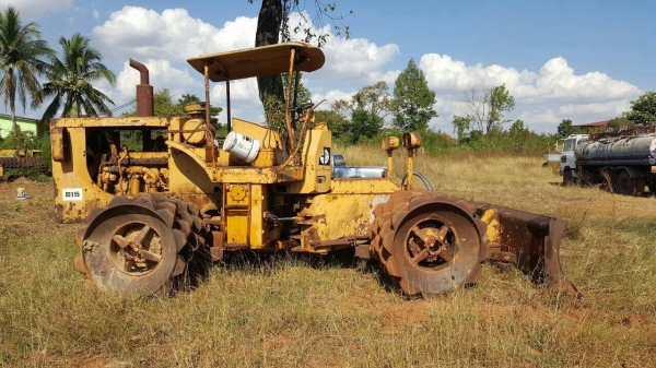 ขายรถบดล้อหนาม CAT 815 4X4 พร้อมใบมีดดัน เอกสารเล่มทะเบียนครบ รถพร้อมใช้ ราคาต่อรองได้ครับ