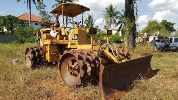 ขายรถบดล้อหนาม CAT 815 4X4 พร้อมใบมีดดัน เอกสารเล่มทะเบียนครบ รถพร้อมใช้ ราคาต่อรองได้ครับ