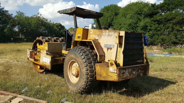 ขายรถบดสั่นสะเทือน ล้อหนาม 4X4 DYNAPAC CA2511 เอกสารเล่มทะเบียนครบ รถพร้อมใช้ ราคาคุยกันได้ครับ