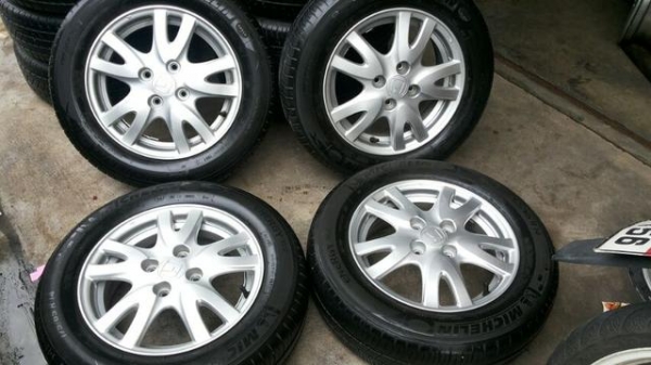 ล้อถอดป้ายแดง เก่าเก็บ honda brio ยาง มิเชอลิน xm2 175 65 14