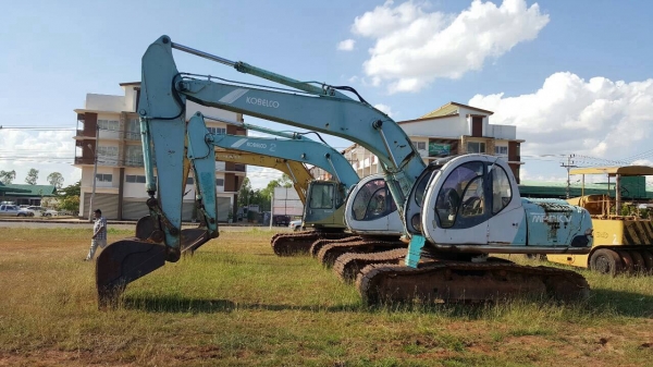 ขายแบคโฮ KOBELCO SK200 MARK V เอกสารเล่มทะเบียน รถใช้งานได้ ช่วงล่างดี ขาดจอและกล่อง ราคาต่อรองได้ครับ