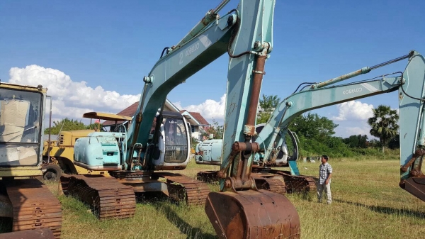ขายแบคโฮ KOBELCO SK200 MARK V เอกสารเล่มทะเบียน รถใช้งานได้ ช่วงล่างดี ขาดจอและกล่อง ราคาต่อรองได้ครับ