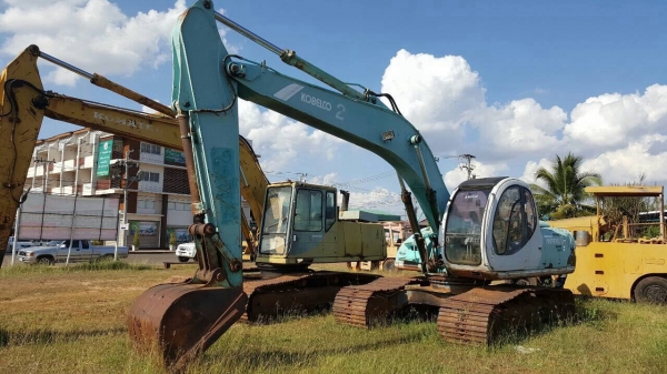 ขายแบคโฮ KOBELCO SK200 MARK V เอกสารเล่มทะเบียน รถใช้งานได้ ช่วงล่างดี ขาดจอและกล่อง ราคาต่อรองได้ครับ