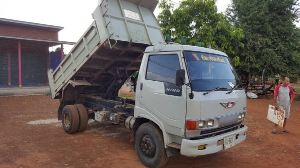 ขายรถ 6 ล้อดั้ม HINO FC เครื่อง WO4D 120 แรงม้า คัสซีสวยจัดตลอดเส้น ทะเบียนพร้อมโอน ราคาต่อรองได้ครับ