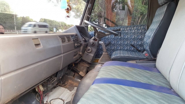 ขายรถ 6 ล้อดั้ม HINO FC เครื่อง WO4D 120 แรงม้า คัสซีสวยจัดตลอดเส้น ทะเบียนพร้อมโอน ราคาต่อรองได้ครับ