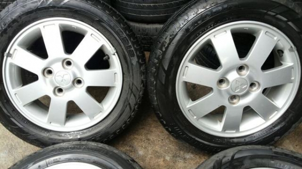 ล้อ mitsu mirage ล้อสวยปิ๊งสีเดิมโรงงาน เงาวิ๊งๆ  ยางดอกหนาสวยมาก บริสโตน 165 65 14