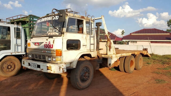 ขายเทนเลอร์บรรทุกแบคโฮ 10 ล้อ 2 เพลา HINO KT725 เครื่อง EK100 260 แรงม้า ช่วงล่าง ZM เบรคแห้ง คัสซีสวยตลอดเส้น เบรคลมดัน พวงมาลัยพาวเวอร์ ทะเบียนพร้อมโอนครับ