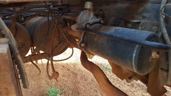 ขายเทนเลอร์บรรทุกแบคโฮ 10 ล้อ 2 เพลา HINO KT725 เครื่อง EK100 260 แรงม้า ช่วงล่าง ZM เบรคแห้ง คัสซีสวยตลอดเส้น เบรคลมดัน พวงมาลัยพาวเวอร์ ทะเบียนพร้อมโอนครับ