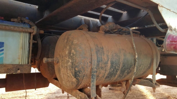 ขายเทนเลอร์บรรทุกแบคโฮ 10 ล้อ 2 เพลา HINO KT725 เครื่อง EK100 260 แรงม้า ช่วงล่าง ZM เบรคแห้ง คัสซีสวยตลอดเส้น เบรคลมดัน พวงมาลัยพาวเวอร์ ทะเบียนพร้อมโอนครับ