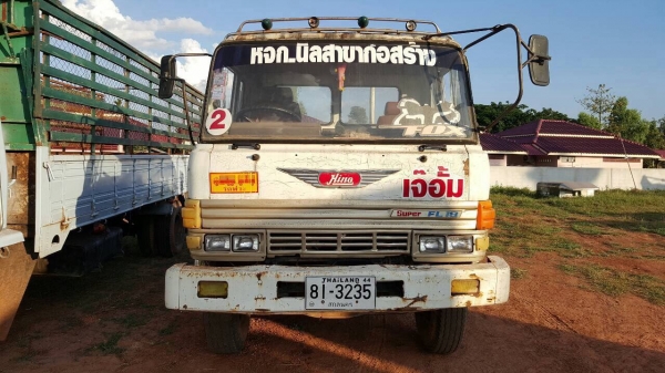 ขายเทนเลอร์บรรทุกแบคโฮ 10 ล้อ 2 เพลา HINO KT725 เครื่อง EK100 260 แรงม้า ช่วงล่าง ZM เบรคแห้ง คัสซีสวยตลอดเส้น เบรคลมดัน พวงมาลัยพาวเวอร์ ทะเบียนพร้อมโอนครับ
