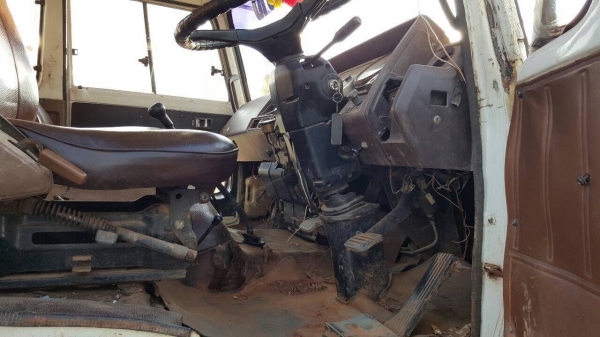 ขายเทนเลอร์บรรทุกแบคโฮ 10 ล้อ 2 เพลา HINO KT725 เครื่อง EK100 260 แรงม้า ช่วงล่าง ZM เบรคแห้ง คัสซีสวยตลอดเส้น เบรคลมดัน พวงมาลัยพาวเวอร์ ทะเบียนพร้อมโอนครับ