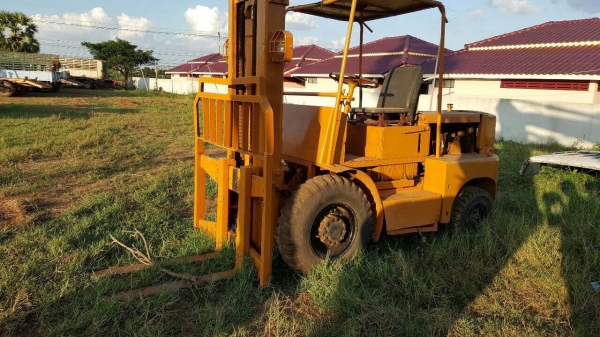 ขายรถฟอร์คลิฟต์ KOMATSU 3.5 ตัน รถใช้งานอยู่เป็นประจำ ราคาคุยกันได้ครับ