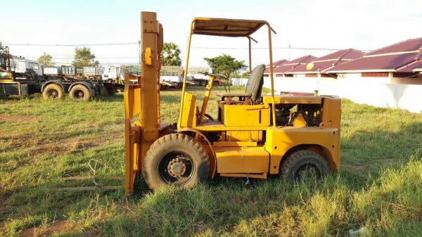 ขายรถฟอร์คลิฟต์ KOMATSU 3.5 ตัน รถใช้งานอยู่เป็นประจำ ราคาคุยกันได้ครับ