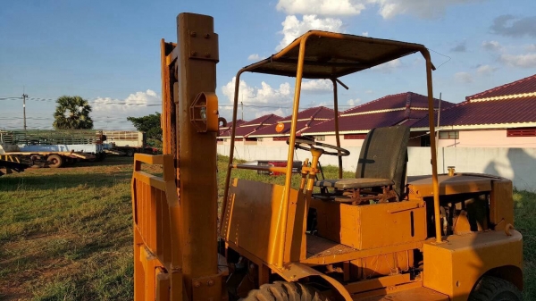 ขายรถฟอร์คลิฟต์ KOMATSU 3.5 ตัน รถใช้งานอยู่เป็นประจำ ราคาคุยกันได้ครับ