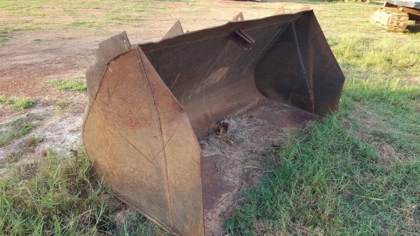 ขายตามสภาพ รถตัก VOLVO L70 เอวอ่อน บุ้งกี๋มีให้ครบ เครื่อง HINO EH700 สตาร์ทติด ปั้มและระบบไฮดรอริคต้องเช็คใหม่ ราคาคุยกันได้ครับ