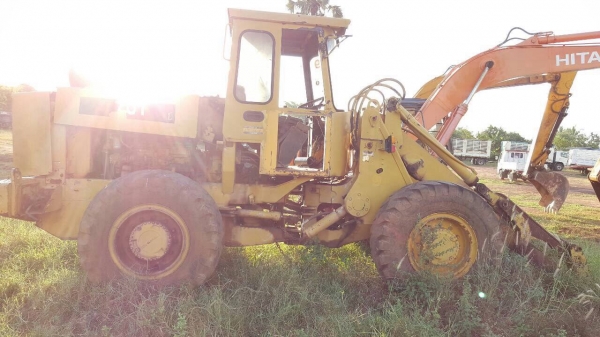 ขายตามสภาพ รถตัก VOLVO L70 เอวอ่อน บุ้งกี๋มีให้ครบ เครื่อง HINO EH700 สตาร์ทติด ปั้มและระบบไฮดรอริคต้องเช็คใหม่ ราคาคุยกันได้ครับ