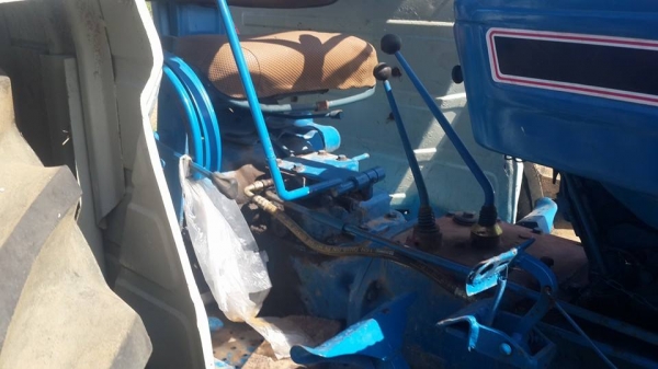 ขายรถไถFORD 77T3 ยางดี อุปกรณ์ ใบดันหน้าผานหลัง7 เอกสารเล่มทะเบียน เครื่องดี เกียร์แห้ง พร้อมใช้งาน