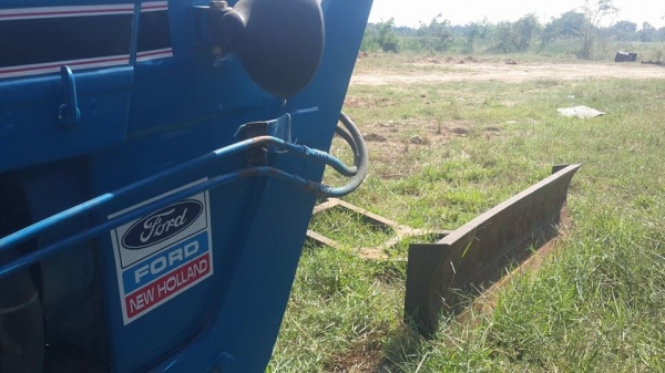 ขายรถไถFORD 77T3 ยางดี อุปกรณ์ ใบดันหน้าผานหลัง7 เอกสารเล่มทะเบียน เครื่องดี เกียร์แห้ง พร้อมใช้งาน