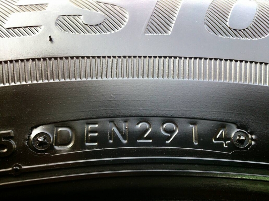 ขายยาง บริดสโตน อีโคเปีย 225/65R17 ยางสัปดาห์ที่29 ปี14 ดอกยางหนาเต็มสดนิ่มลึกเท่ากันไม่ร้าวไม่แตกลายไม่มีปะสวยๆ จำนวน 1 ชุด