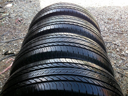 ขายยาง บริดสโตน อีโคเปีย 225/65R17 ยางสัปดาห์ที่29 ปี14 ดอกยางหนาเต็มสดนิ่มลึกเท่ากันไม่ร้าวไม่แตกลายไม่มีปะสวยๆ จำนวน 1 ชุด