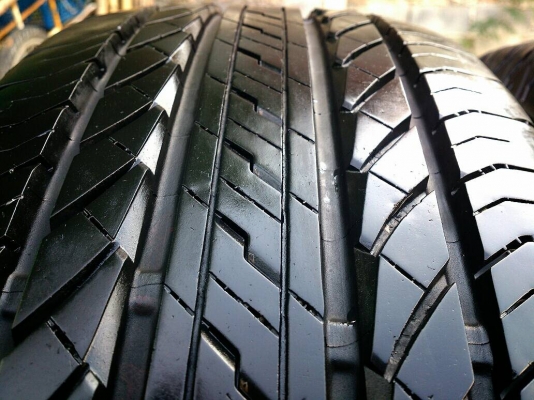 ขายยาง บริดสโตน อีโคเปีย 225/65R17 ยางสัปดาห์ที่29 ปี14 ดอกยางหนาเต็มสดนิ่มลึกเท่ากันไม่ร้าวไม่แตกลายไม่มีปะสวยๆ จำนวน 1 ชุด
